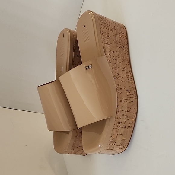 DKNY Womens Beige Patent Leather Adalira Platform Open Tote Slide Sandal Size 11 - Picture 4 of 8